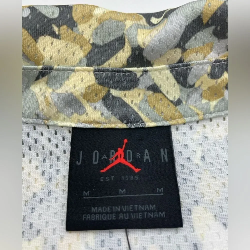NWT Jordan Essentials Men’s Poolside Shirt M